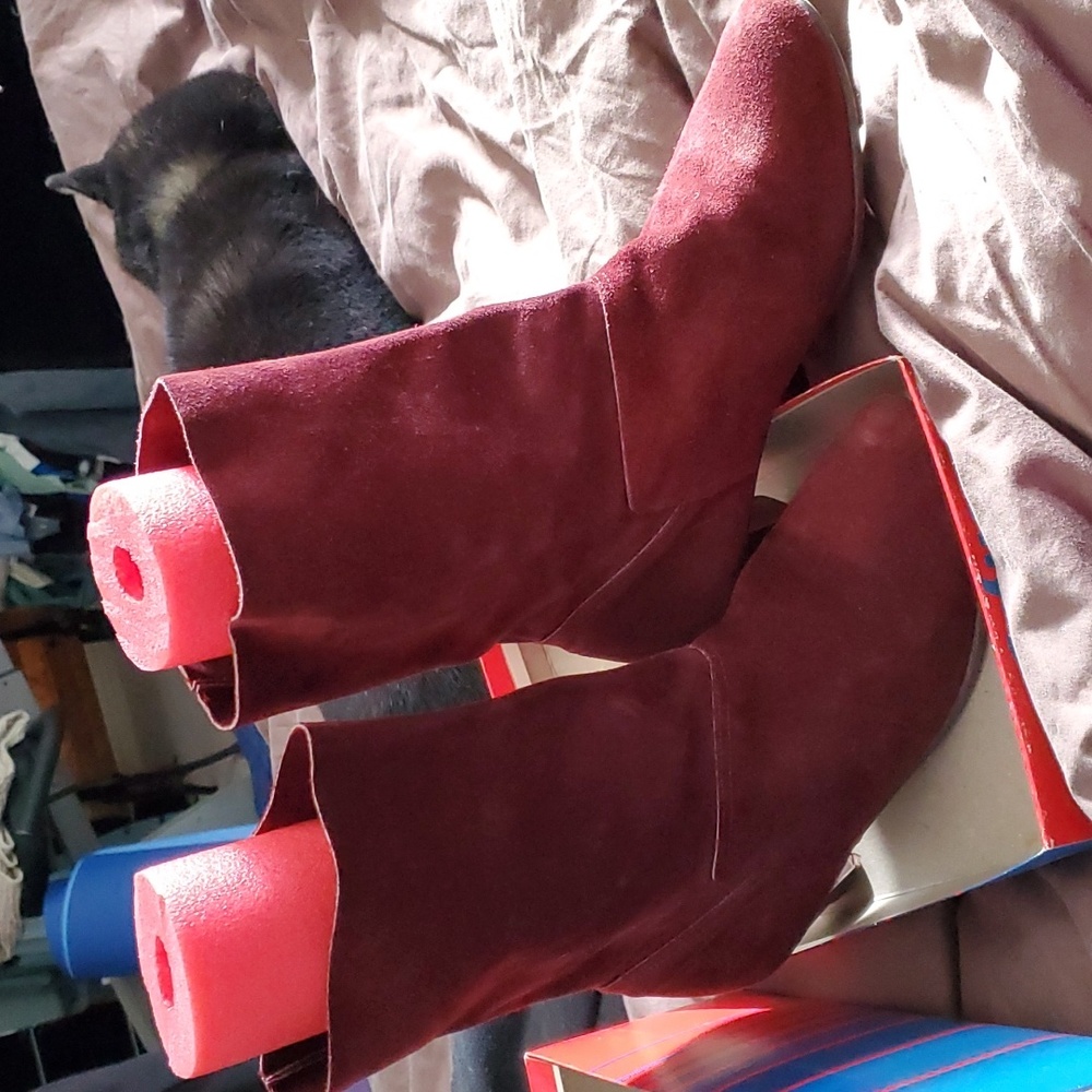 Maroon suede boots. 10M